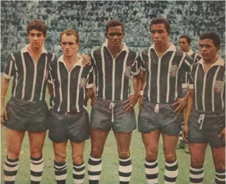 Silva Batuta, no centro, brilhou pelo Corinthians no sculo passado