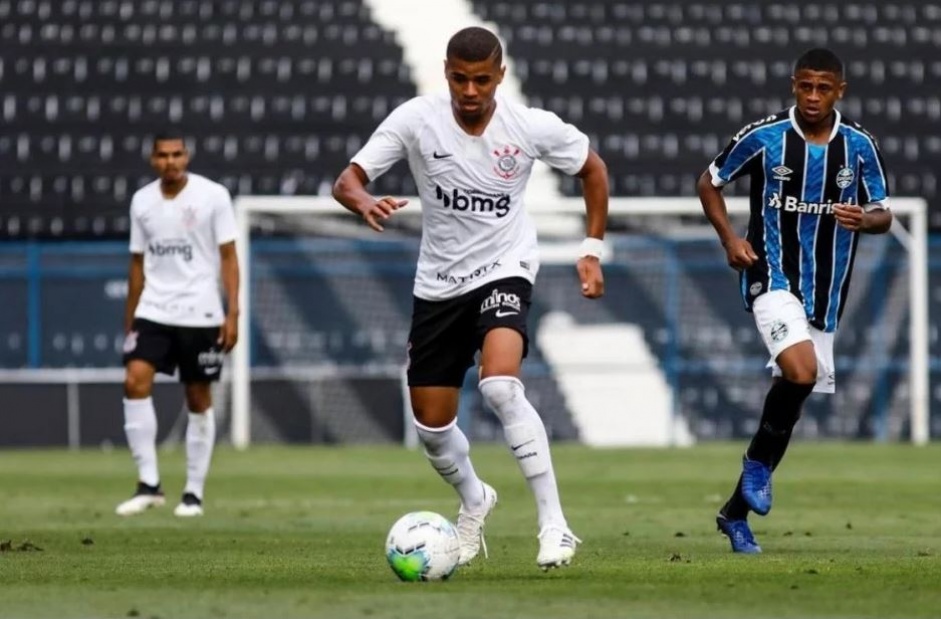 Daniel Marcos, um dos principais nomes do Sub-20 do Corinthians, se recupera de leso no ligamento