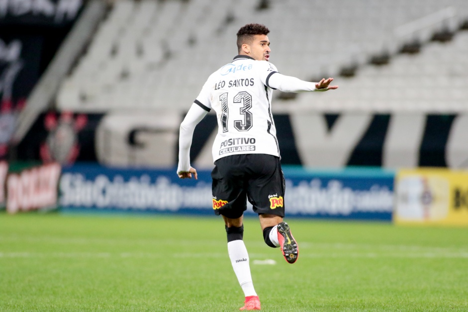 Lo Santos voltou a atuar em um jogo do Corinthians
