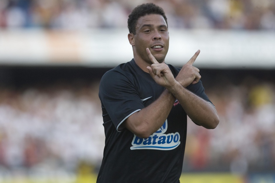 Ronaldo em comemorao do segundo gol do Corinthians diante do So Paulo na semifinal do Paulisto 2009