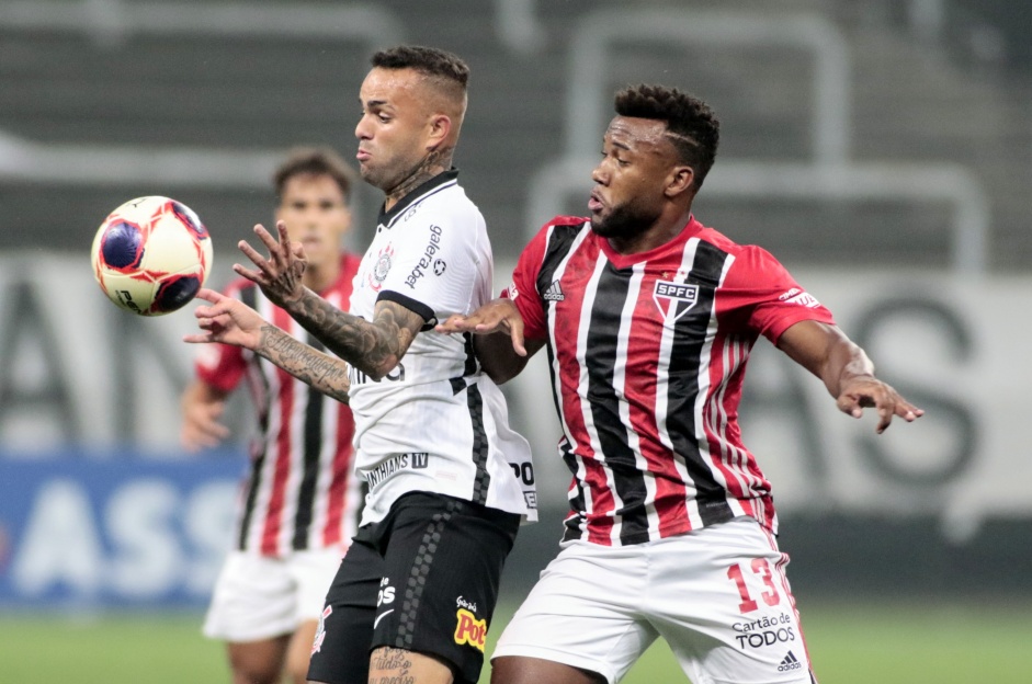 Luan marcou o primeiro gol do Corinthians contra o So Paulo