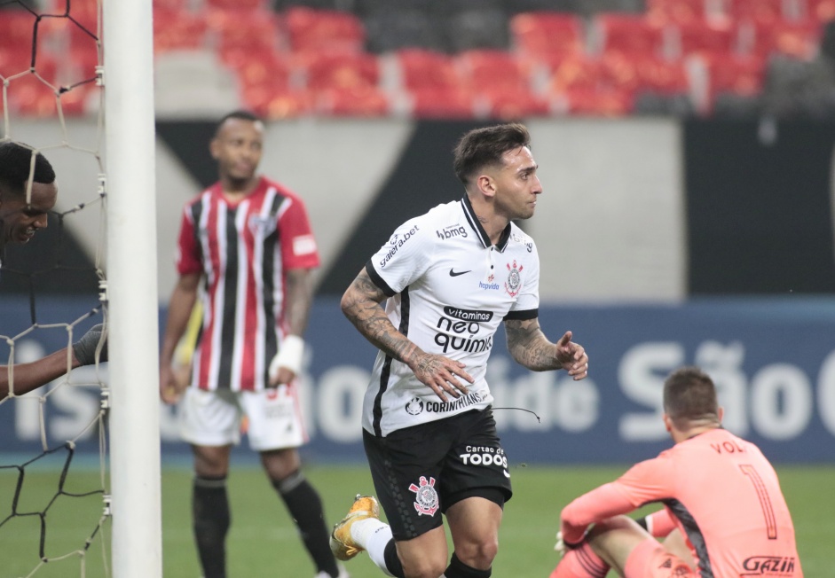 O gol de Gustavo Silva marcou a virada momentnea do Corinthians contra o So Paulo