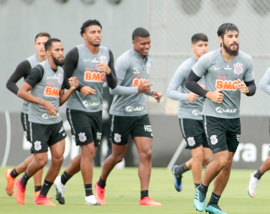 Everaldo (Sport), derson (Fortaleza) e Bruno Mndez (Inter) so trs dos 17 que, neste momento, esto emprestados pelo Corinthians