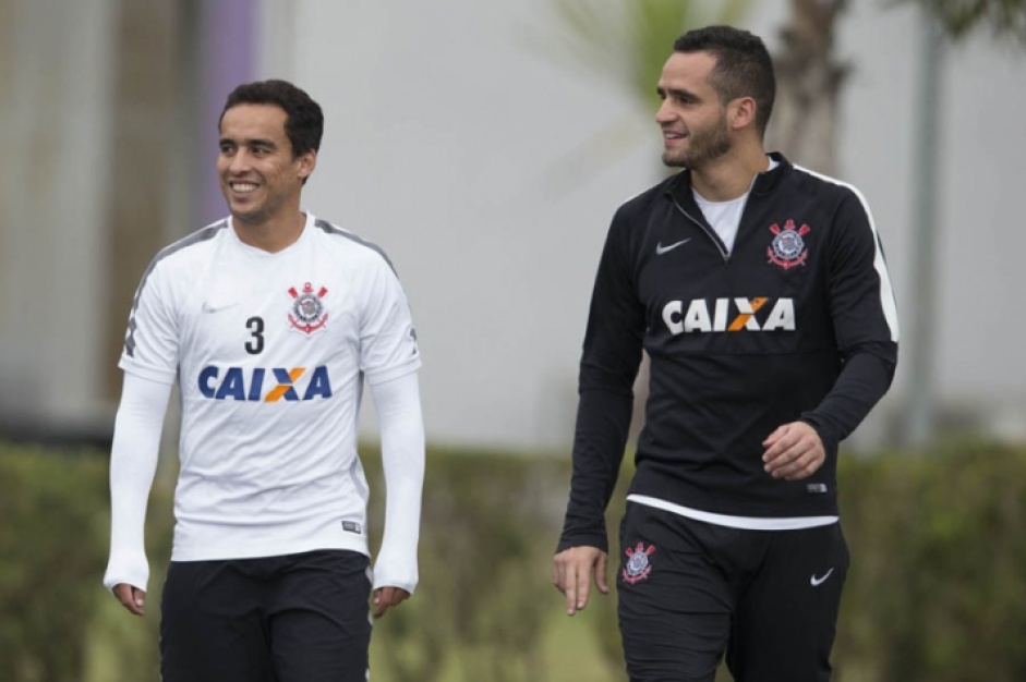 Jadson e Renato Augusto foram campees brasileiros pelo Corinthians em 2015 e, no incio de 2016, foram atuar na China; o primeiro retornou ao Timo em 2017 e o segundo tenta voltar em 2021