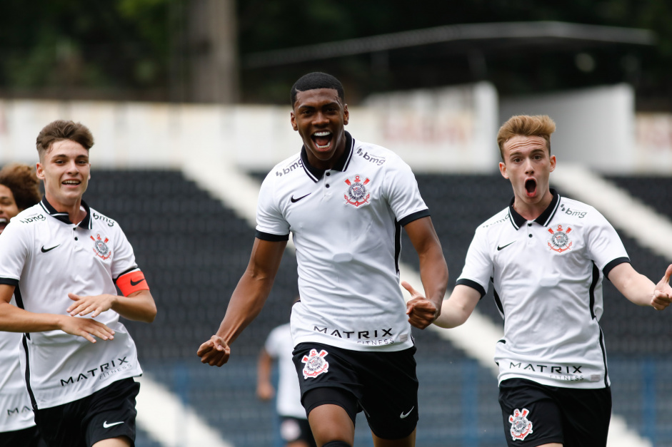 Corinthians chegou  ltima rodada da segunda fase sem vaga confirmada para as quartas de final