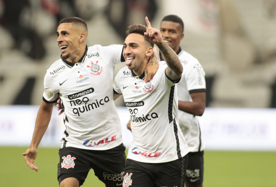 Gabriel e Mosquito marcaram os gols do Corinthians no ltimo duelo contra o Athletico-PR na Neo Qumica Arena