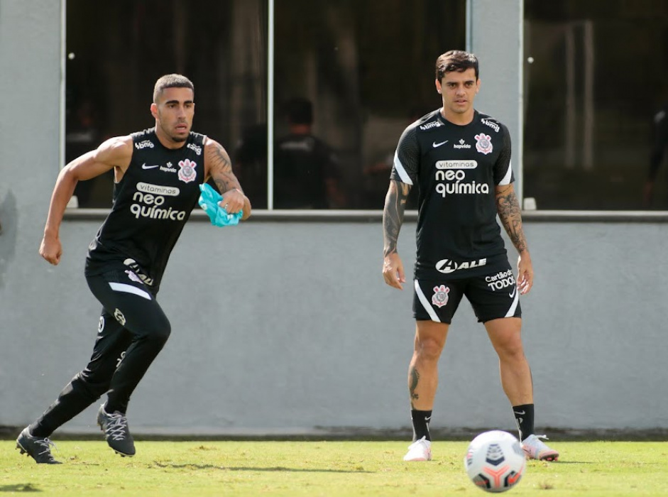 Fagner e Gabriel atuaram juntos no ltimo jogo do Corinthians, contra o Athletico