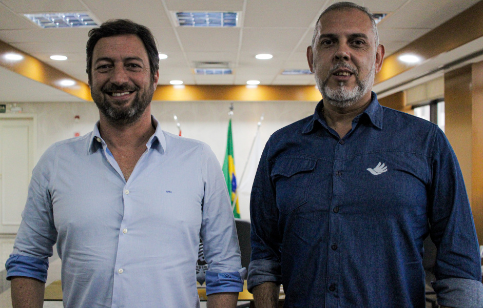 Duilio Monteiro Alves ao lado de Cleidson Cruz, CEO da Taunsa