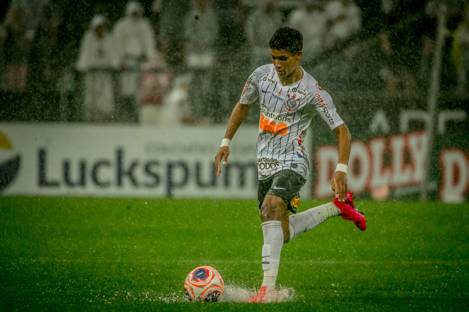 Diante do Santo Andr, Pedrinho entrou em campo pela ltima vez com a camisa do Corinthians