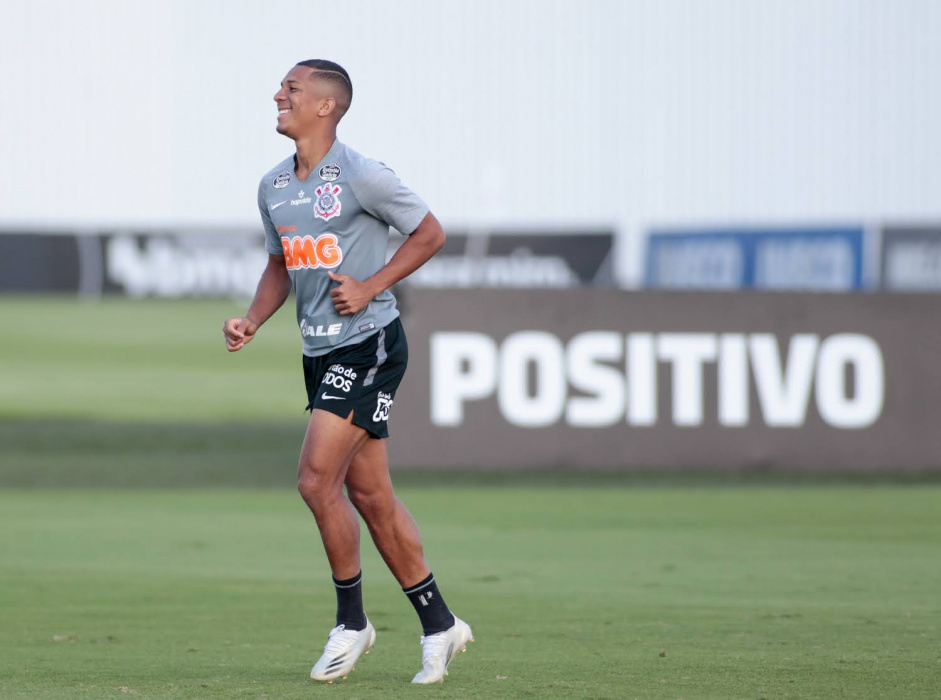 Mateus Dav tem contrato com o Corinthians at o final de 2023
