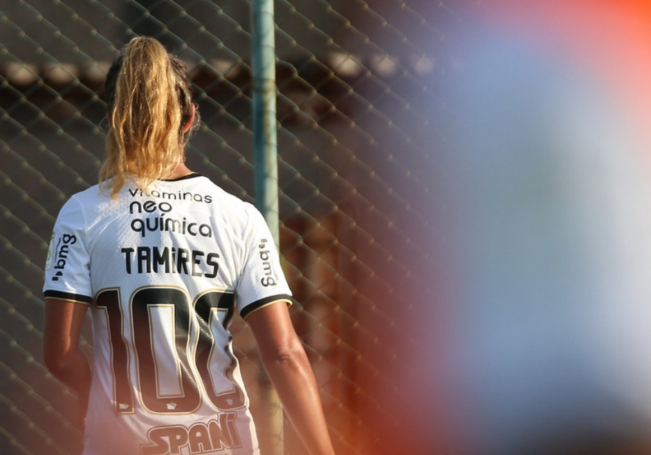 Tamires chegou aos 100 jogos pelo Corinthians neste domingo; meia est no clube desde 2019 e tem oito ttulos