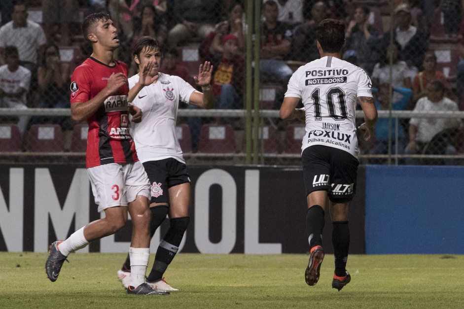Jadson marcou um hat-trick contra os colombianos; Romero tambm deixou um gol na vitria contra o Deportivo Lara em 2018