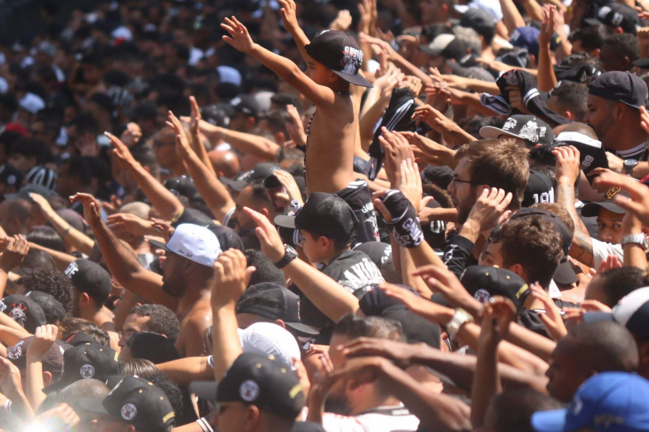 Corinthians enfrenta o Santos duas vezes na Neo Qumica Arena e abre a venda de ingressos nesta quinta-feira