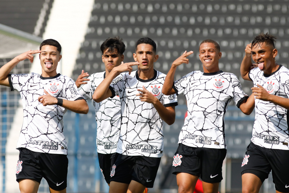 Corinthians Sub-17 entra em campo de olho na primeira colocao do grupo no Paulisto