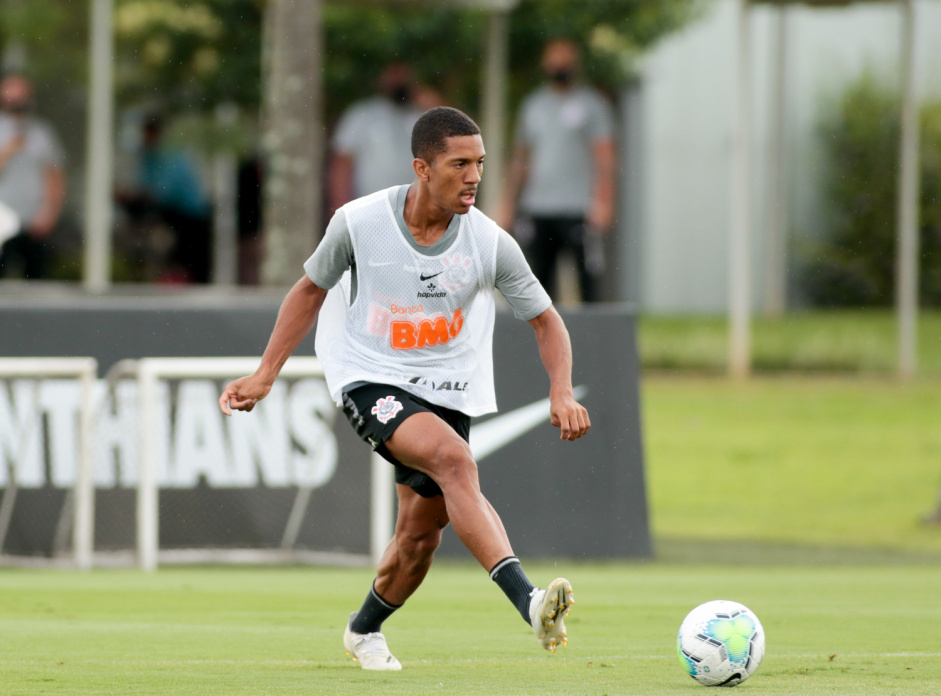 Dav deixar o Corinthians com oito jogos e dois gols; aps se recusar a atuar na equipe sub-23, passou a ser emprestado (Guarani, Philadelphia Union (EUA), So Bernardo e Bahia)