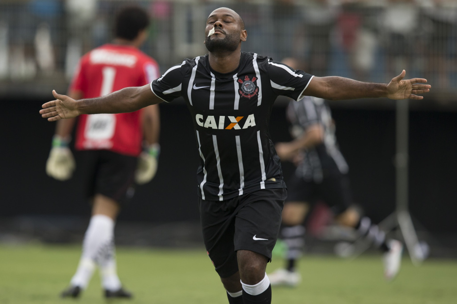 Vagner Love garantiu a vitria do Corinthians quando marcou seu primeiro gol pelo clube