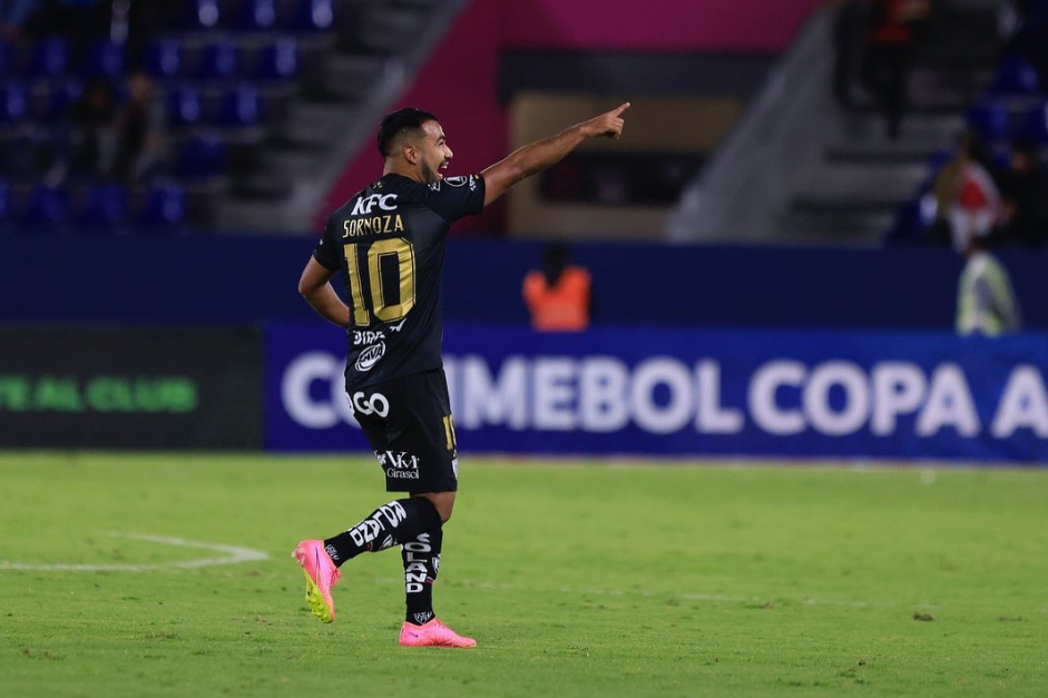 Sornoza marcou o terceiro gol do Independiente Del Valle sobre o Corinthians