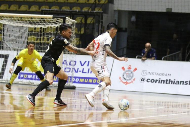 Corinthians sofre gols em sequncia e  superado pelo Joinville na LNF