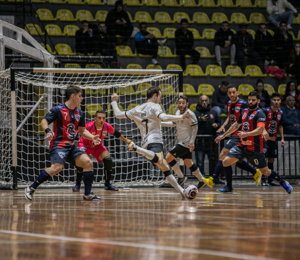 Corinthians entra com fora mxima e estreia no Estadual de Futsal com vitria sobre o Praia Grande