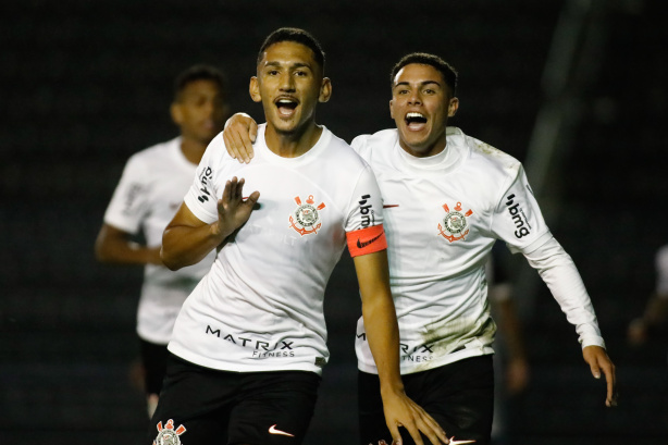 O Corinthians bateu o Santos por 4 a 3 e avanou de fase na Copa do Brasil Sub-20