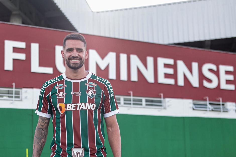 Renato Augusto  anunciado pelo Fluminense aps no renovar com o Corinthians