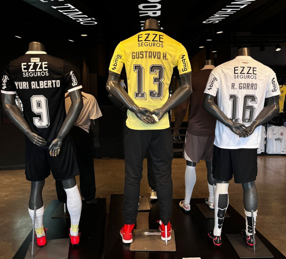 Gustavo Henrique ganhou uma camisa personalizada em aluso aos minutos como goleiro no Drbi