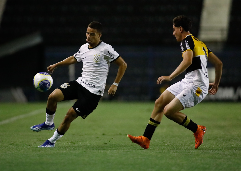 O Corinthians venceu o Cricima e agora enfrenta o Internacional pelas oitavas da Copa do Brasil Sub-17