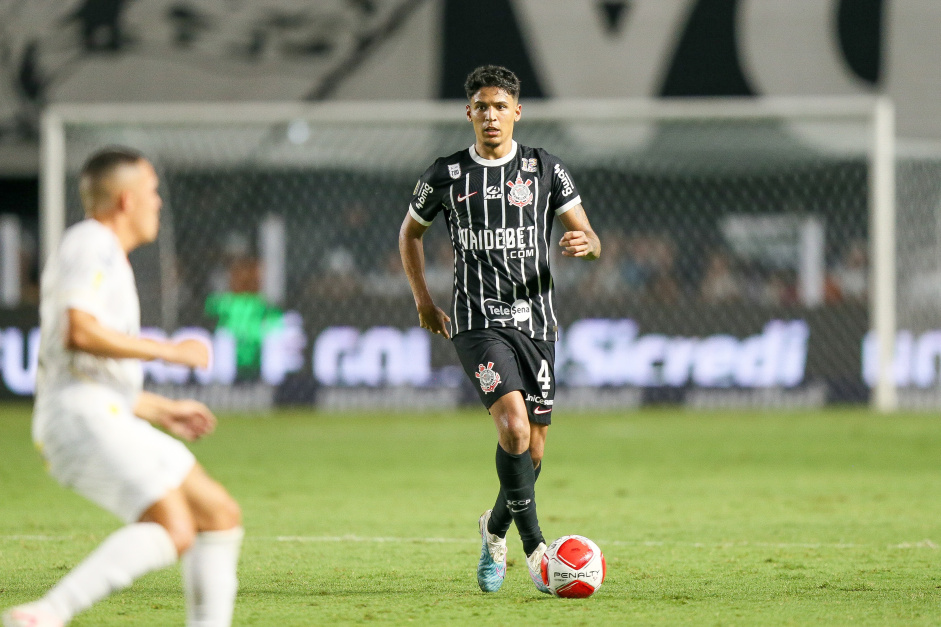 Zagueiro  preterido por Antnio Oliveira e fica fora dos dois ltimos jogos oficiais do Corinthians