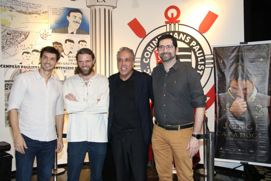 O diretor do filme, Alexandre Machafer, acompanhado de Fernando Wanner e Marcio Fraccaroli e Jorge Assumpo, da Paris Filmes