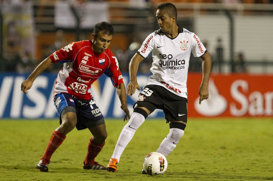 Corinthians e Nacional se enfrentaram duas vezes pela Libertadores de 2012