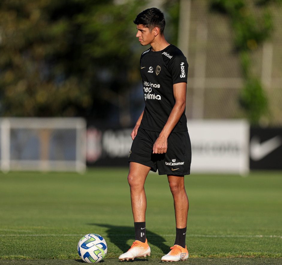 Fernando Vera j foi testado no profissional durante a pr-temporada, mas ainda no estreou no Sub-20 do Corinthians