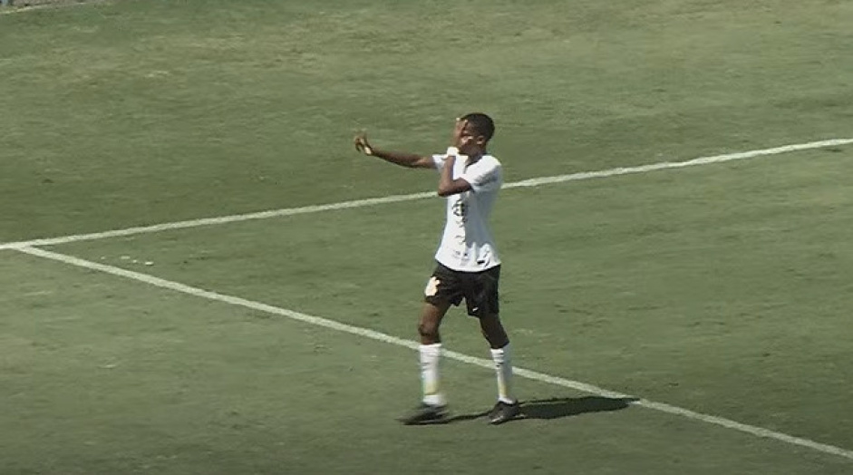 Richard Henry marcou o stimo gol do Corinthians na vitria sobre o So Caetano