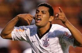 Andr Santos comemorando gol marcado pelo Corinthians