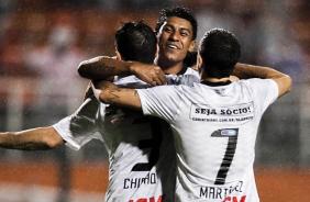 Com gols de Paulinho, Chico, Guerrero e Fbio Santos, Corinthians fez boa apresentao no Pacaembu