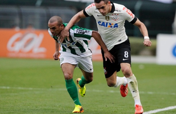 Corinthians sofreu e marcou gol de pnalti nos ltimos minutos