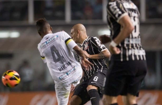 Corinthians tropea, joga mal e s empata com Santos na Vila