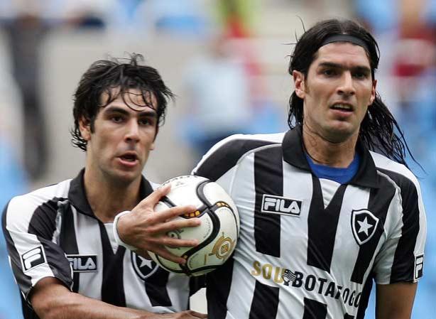 Herrera e Loco Abreu podem estar de sada do Botafogo e dupla interessa ao Timo