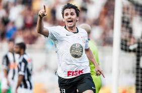 Paulo Andr comemorando o gol em cima do Atltico-MG