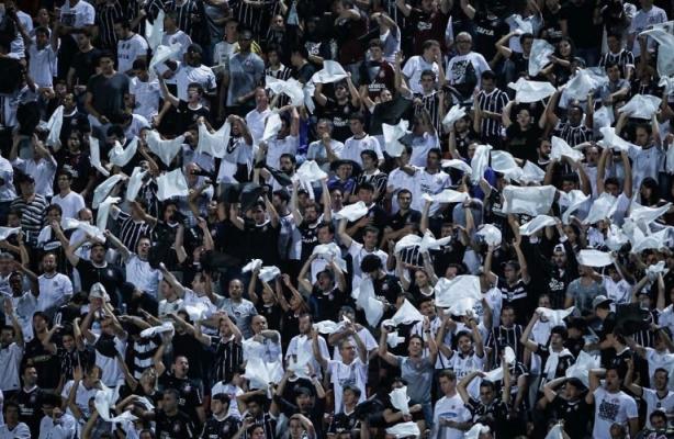 33 mil torcedores foram assistir o Corinthians ganhar do Tijuana