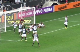 Balbuena  puxado na rea e rbitro no marca pnalti a favor do Corinthians