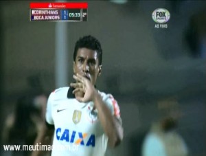 Gol do Paulinho! Corinthians empata com Boca no Pacaembu