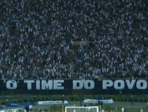 ISSO  CORINTHIANS! Apesar da eliminao, Corinthians sai de campo aplaudido pela torcida