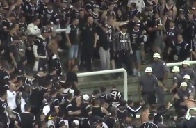 Protesto e represso nas arquibancadas da Arena Corinthians