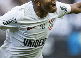 Wesley comemorando gol contra o Fluminense