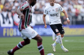 Romero se preparando para pressionar defensor do Fluminense