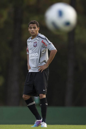 Weldinho que pode jogar no lugar de Alessandro machucado, durante treino do Corinthians esta tarde no Hotel Fazenda das Amoreiras, na cidade de Extrema/MG. O time se prepara para o jogo contra o Flamengo, dia 05/06, domingo a tarde, no est�dio do Engenh�o, pela 3� rodada do Brasileir�o 2011