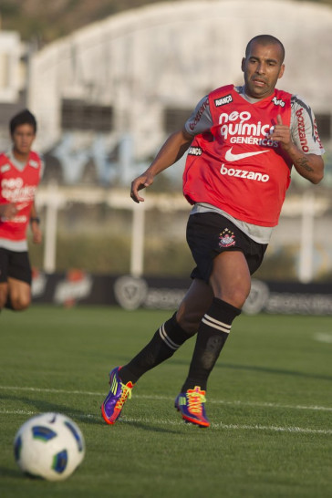Emerson que entre como titular no pr�ximo jogo durante o treino do Corinthians que aconteceu esta tarde no CT Joaquim Grava, no Parque Ecol�gico do Tiete. O time se prepara para o jogo contra o Cruzeiro, domingo a tarde, dia 24/07, no est�dio do Pacaembu, pela 11� rodada do Brasileir�o 2011