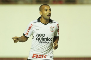 Emerson do Corinthians comemora ap�s marca gol contra a equipe do Mogi Mirim durante partida v�lida pelo Campeonato Paulista realizado no est�dio Est�dio Romildo Vitor Gomes Ferreira. Mogi-Mirim/SP, Brasil