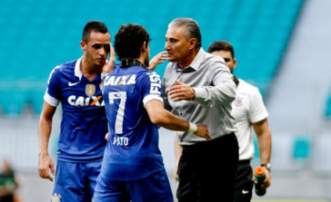 Alexandre Pato do Corinthians comemora ap�s marca gol contra a equipe do Bahia durante partida entre, v�lida pelo Campeonato Brasileiro, realizada no Fonte Nova