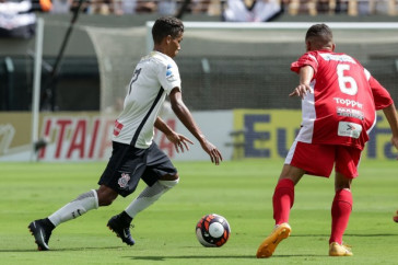 Jogadores comemoram o t�tulo da Copa S�o Paulo de futebol Jr